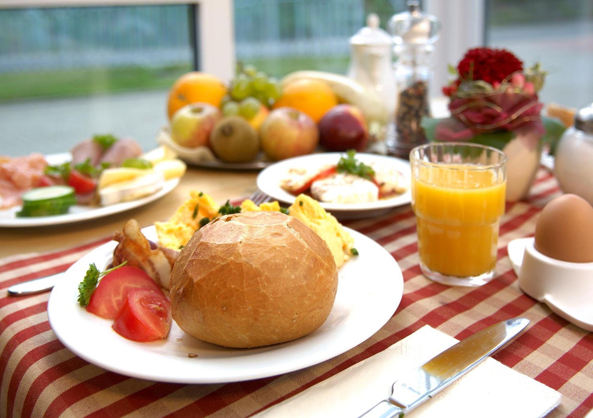 Hotel Morgensonne Garni บือซุม ภายนอก รูปภาพ