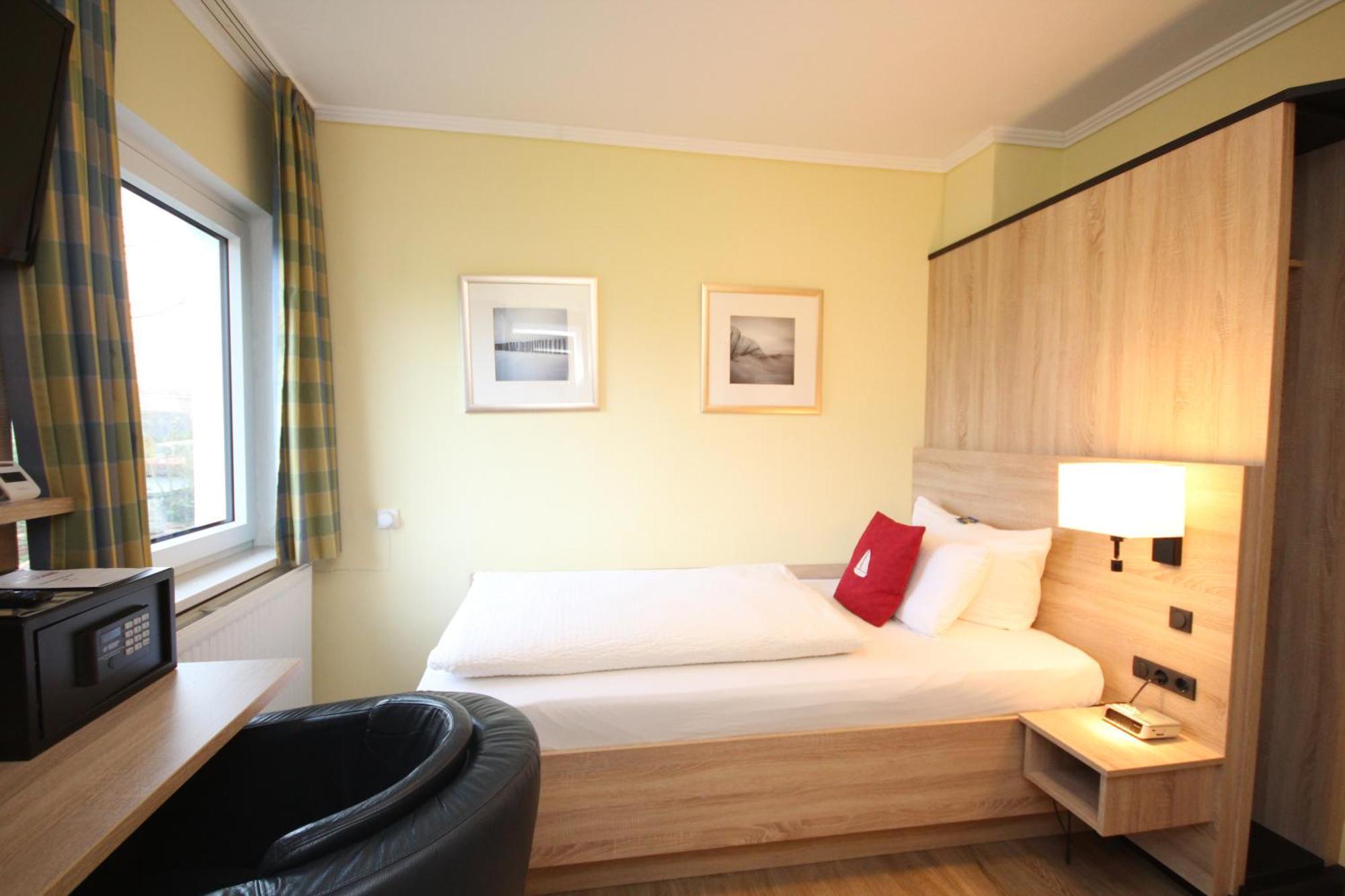 Hotel Morgensonne Garni บือซุม ภายนอก รูปภาพ